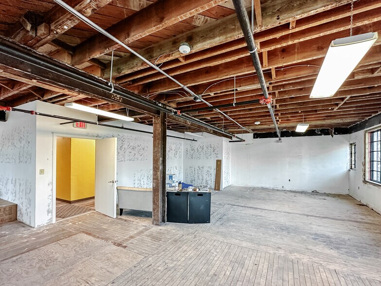 More Photos Of 601 Quay Commons, Sarasota Office For Sale