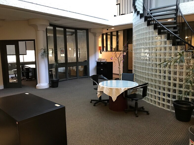 More Photos Of 222 Osborne St N, Winnipeg Medical For Lease