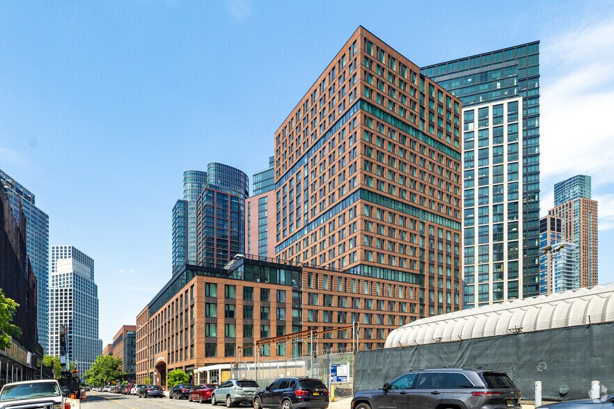 More Photos Of 35 Commercial St, Brooklyn Apartments For Lease