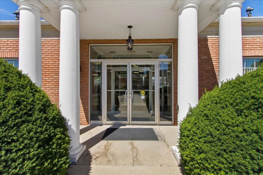 More Photos Of 8 W Maple St, North Lewisburg Storefront Retail Office For Lease