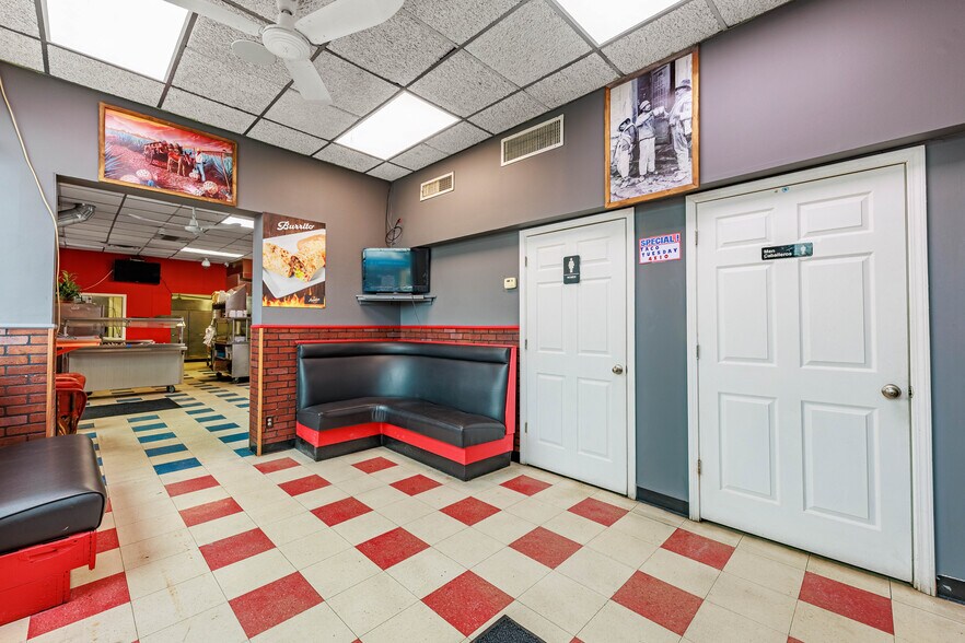 More Photos Of 4117 W 47th St, Chicago General Retail For Sale