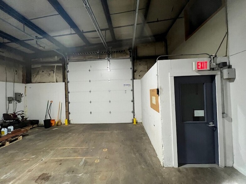More Photos Of 1150 McConnell Rd, Woodstock Warehouse For Lease