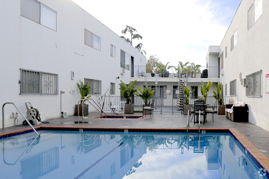 More Photos Of 954 Palm Ave, West Hollywood Apartments For Sale