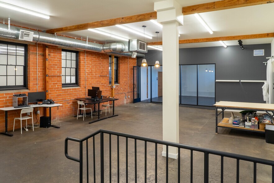 More Photos Of 2049-2053 E 38th St, Vernon Warehouse For Lease