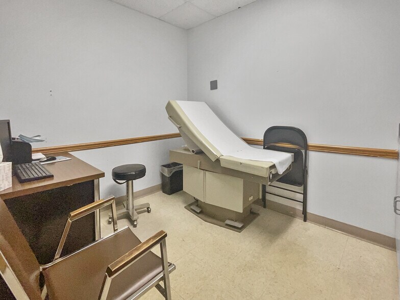 More Photos Of 608 N High St, Millville Medical For Sale