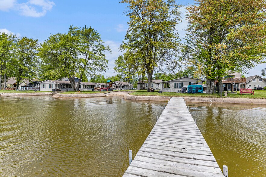 More Photos Of 10392 Houghton Lake dr, Houghton Lake Specialty For Sale