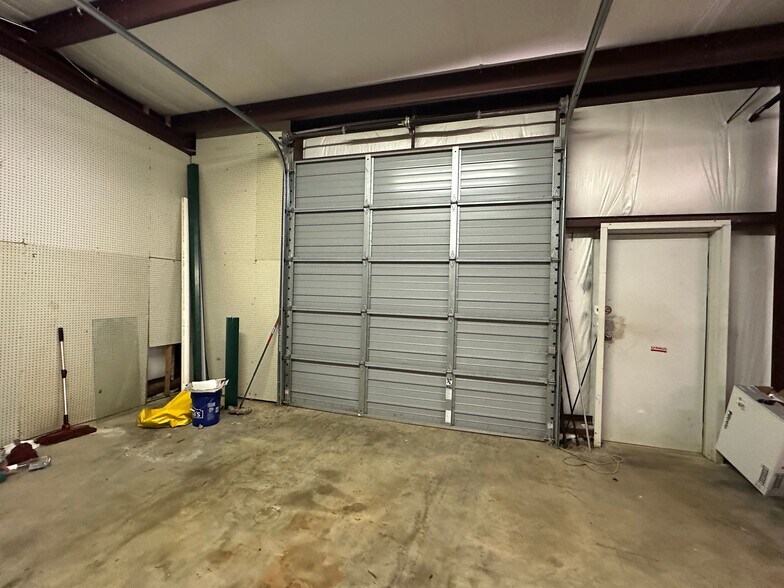 More Photos Of 13077 MS Highway 182, Starkville Flex For Lease