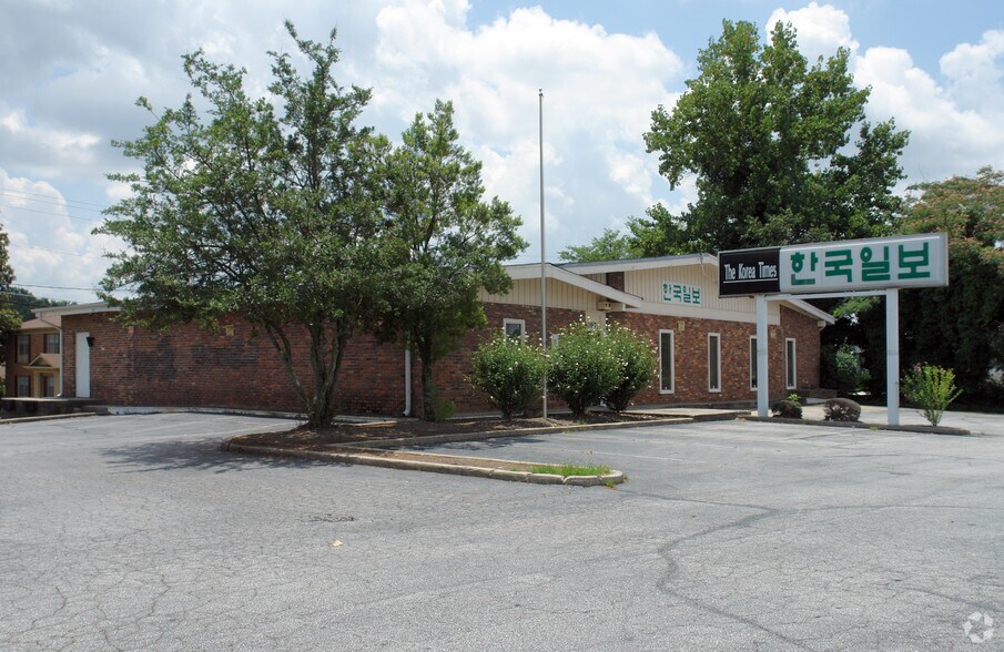 Primary Photo Of 6087 Buford Hwy NE, Atlanta Freestanding For Sale