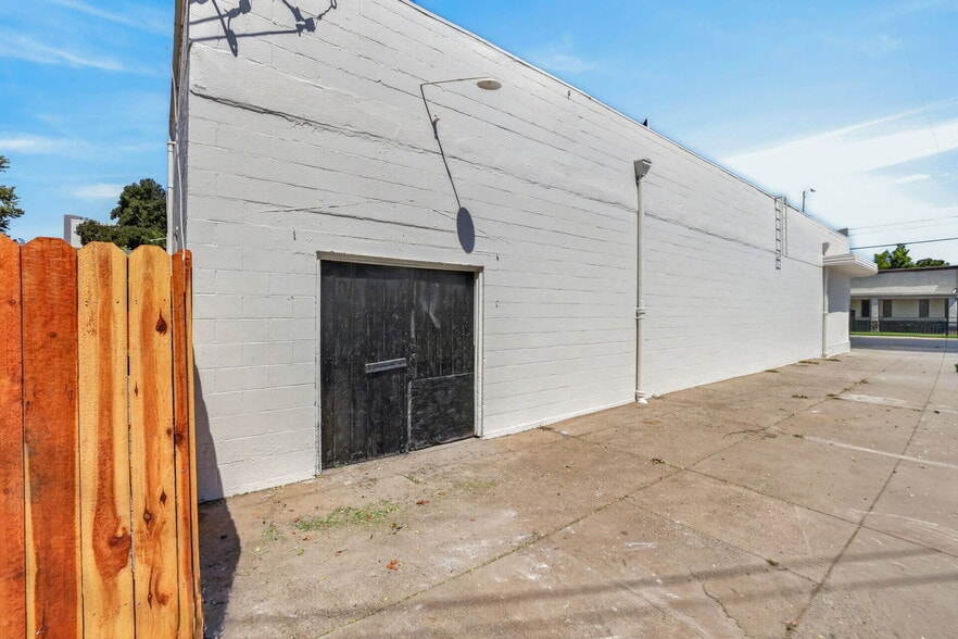 More Photos Of 3930 Broadway, Sacramento Freestanding For Sale