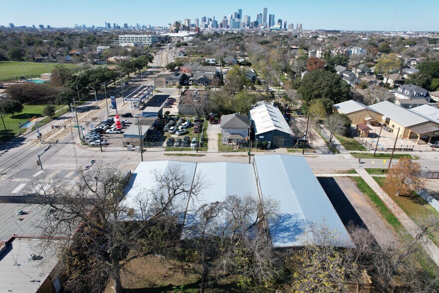 More Photos Of 301 Adams St, Houston Light Manufacturing For Sale