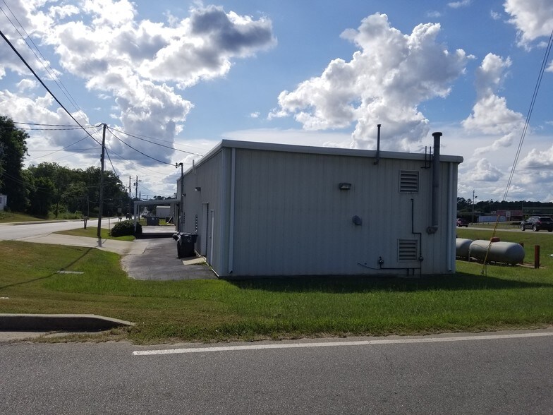 More Photos Of 636 E Franklin St, Sylvester Storefront For Sale