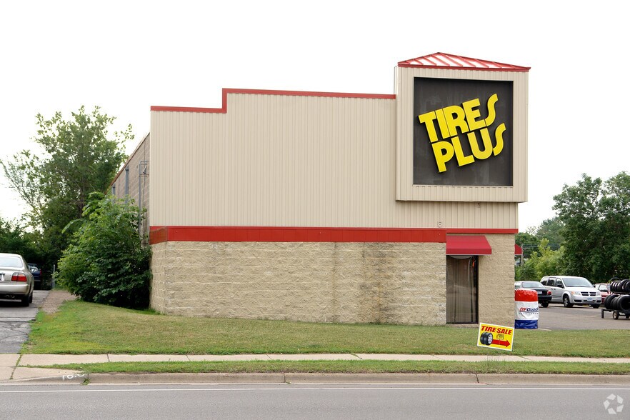 More Photos Of 1329 W Larpenteur Ave, Roseville Auto Repair For Lease