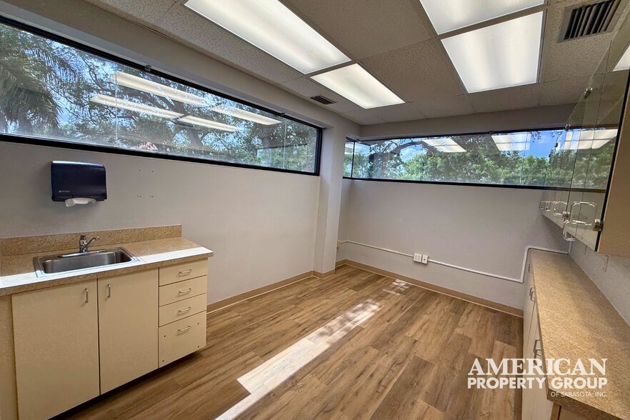 More Photos Of 201 4th Ave, Bradenton Medical For Sale