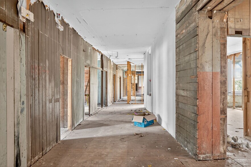 More Photos Of 1425 S Flores St, San Antonio General Retail For Sale