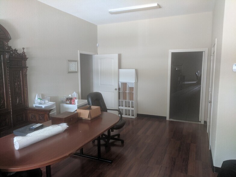More Photos Of 1821 Dickinson Ave, Dickinson Warehouse For Lease