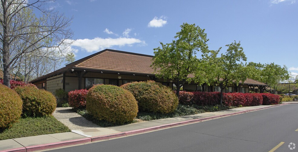 More Photos Of 1618-1674 Holmes St, Livermore Office For Sale