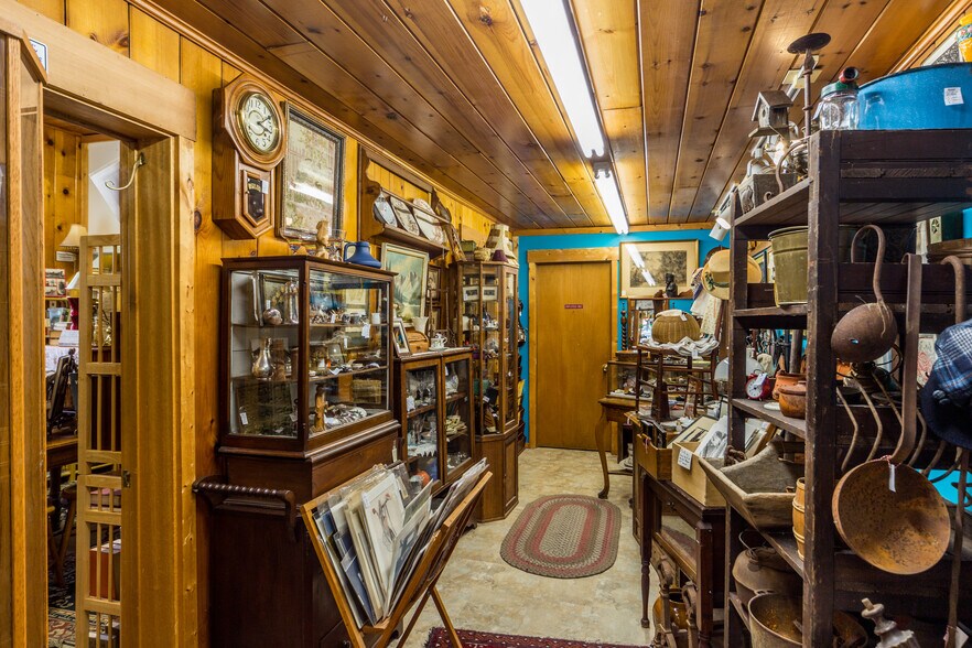 More Photos Of 802 Washington St, Port Townsend General Retail For Sale