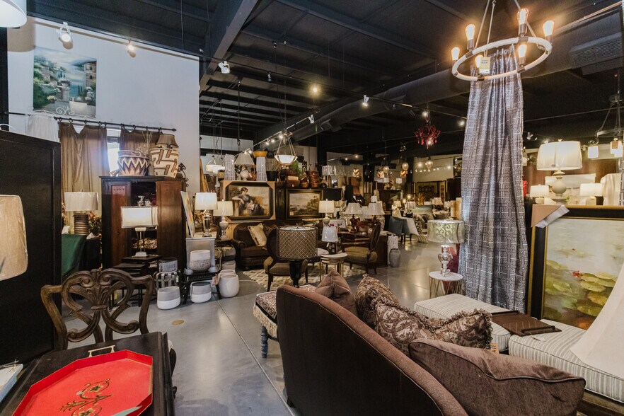More Photos Of 736 N Andover Rd, Andover Storefront For Sale
