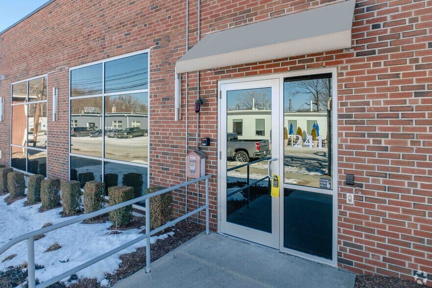 More Photos Of 241 Riverview Ave, Newton Warehouse For Lease