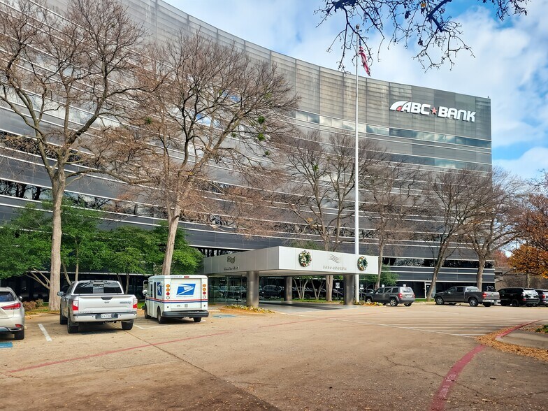 More Photos Of 5050 Quorum Dr, Dallas Coworking Space