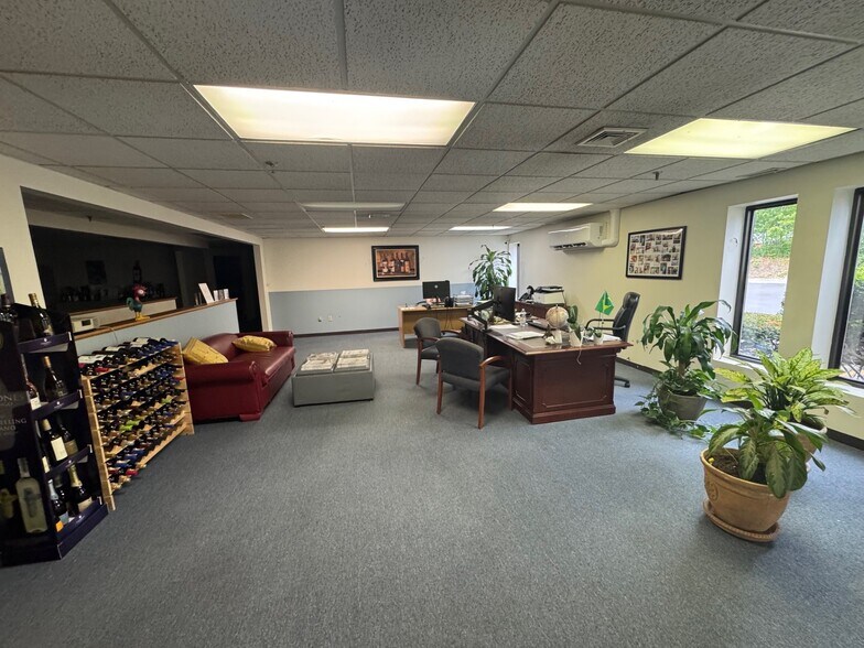 More Photos Of 168 Ayer Rd, Littleton Warehouse For Lease