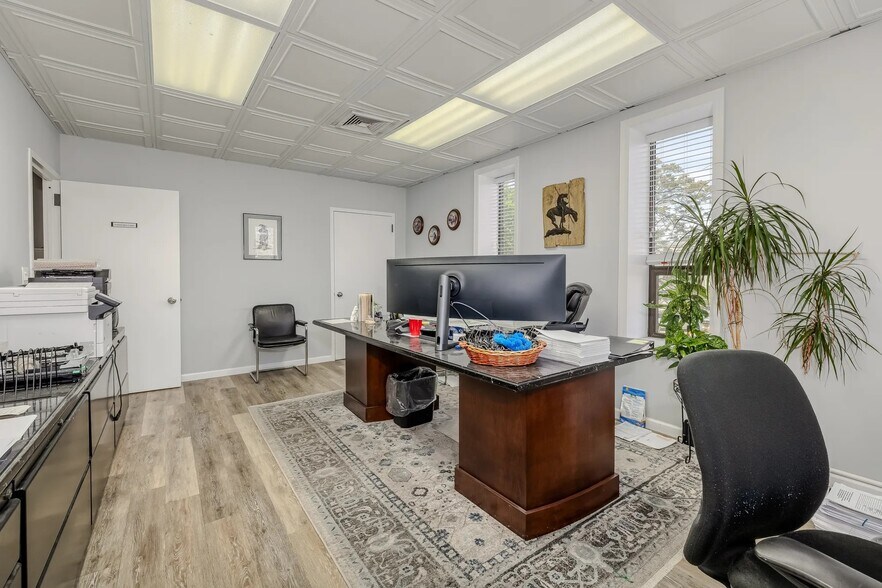 More Photos Of 1551 Kellum Pl, Mineola Office For Sale