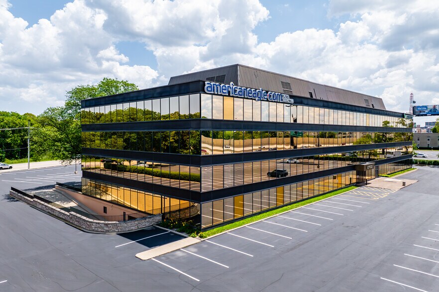 More Photos Of 2700 S River Rd, Des Plaines Office For Lease
