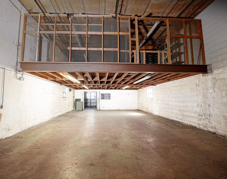 More Photos Of 6412-6418 Frankford Ave, Baltimore Warehouse For Lease