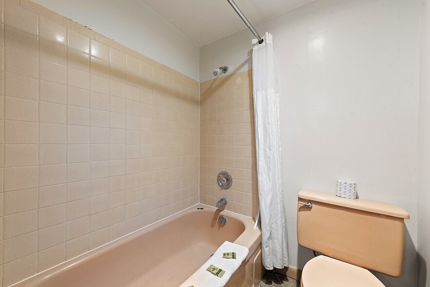 More Photos Of 1510 Adams Ave, La Grande Hotel For Sale