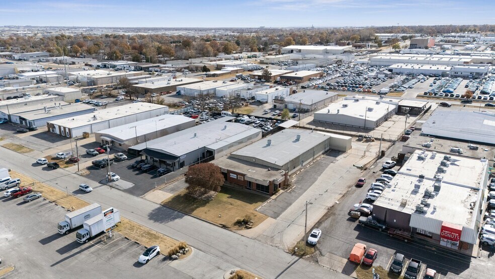 More Photos Of 8118 E 44th St, Tulsa Warehouse For Lease