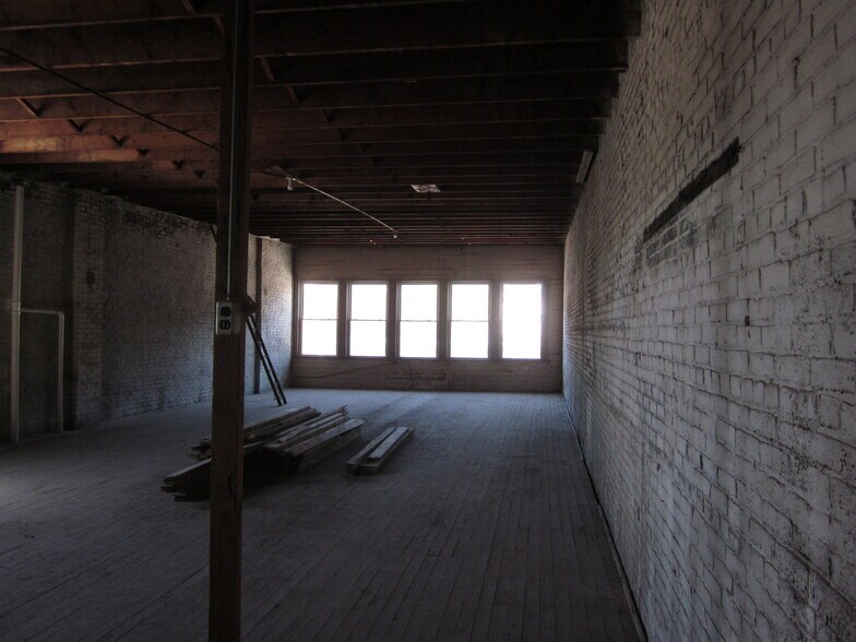 More Photos Of 1604 Frederick Ave, Saint Joseph Specialty For Sale