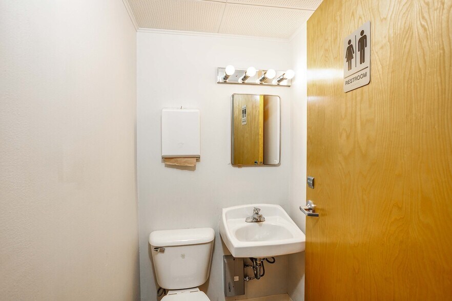 More Photos Of 2400-2418 E Burnside St, Portland Storefront Retail Office For Lease