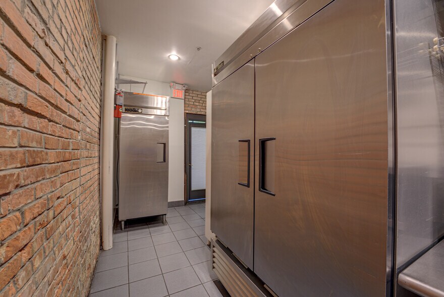 More Photos Of 1013 E 15th St, Plano Storefront For Sale