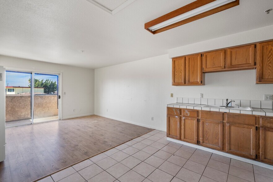 More Photos Of 2001 Broadway, San Pablo Apartments For Sale