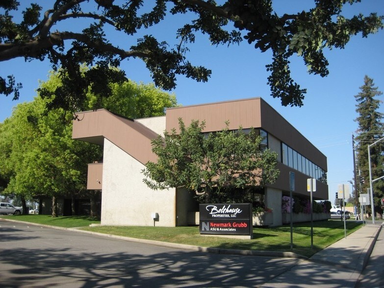 More Photos Of 2000 Oak St, Bakersfield Office For Lease