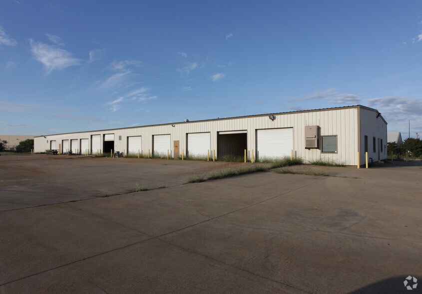More Photos Of 225 Metro Dr, Terrell Unknown For Lease