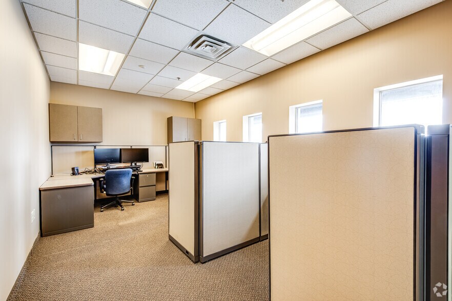 More Photos Of 3276 Fanum Rd, Vadnais Heights Service For Lease