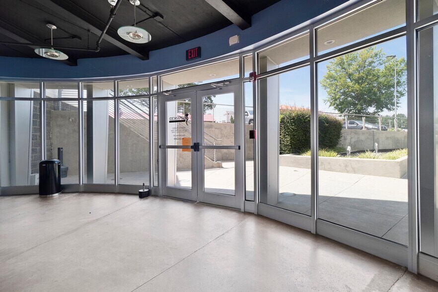 More Photos Of 191 W Plaza Dr, Mooresville Storefront Retail Office For Lease