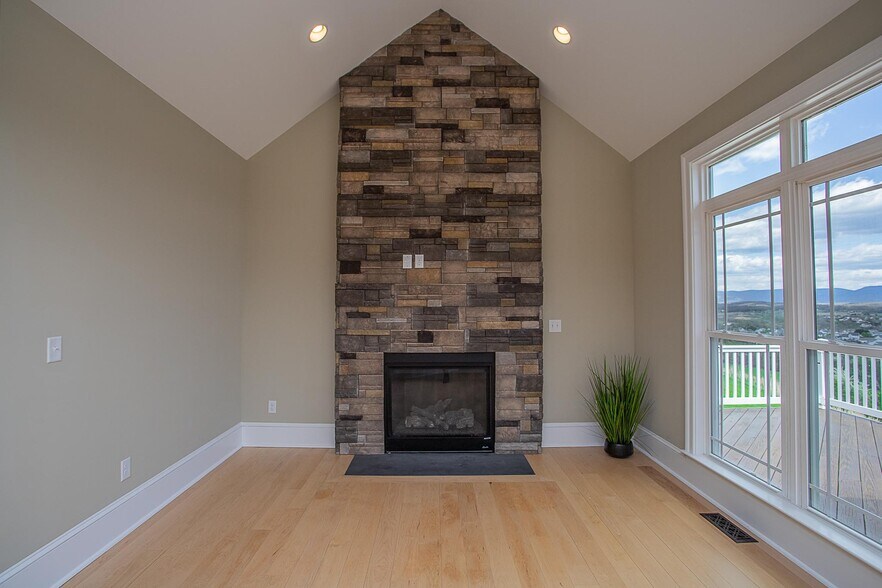 More Photos Of 243 Barrenridge rd, Staunton Specialty For Sale