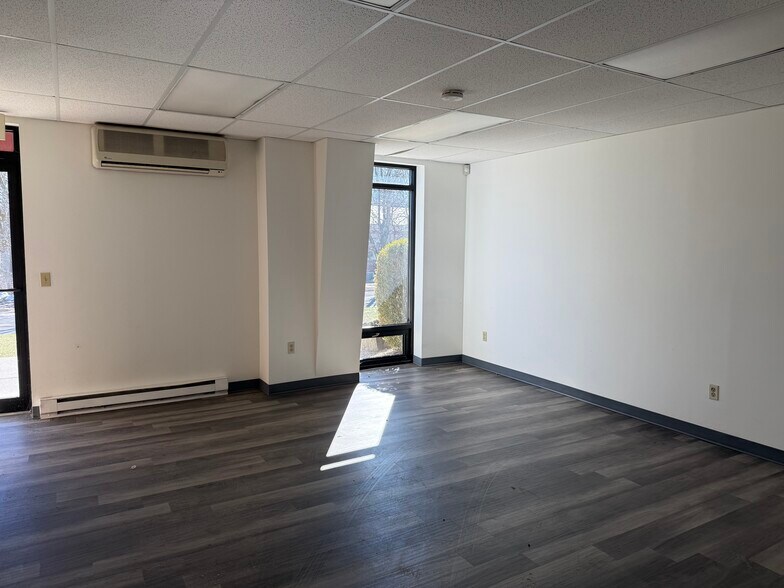 More Photos Of 50 Beaver Brook Rd, Danbury Warehouse For Lease