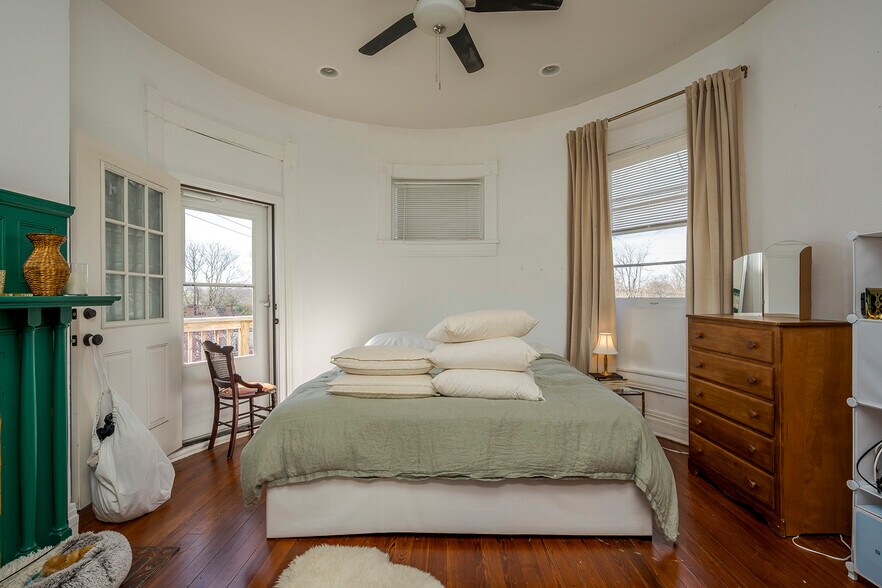 More Photos Of 199 E Loudon Ave, Lexington Office Residential For Sale