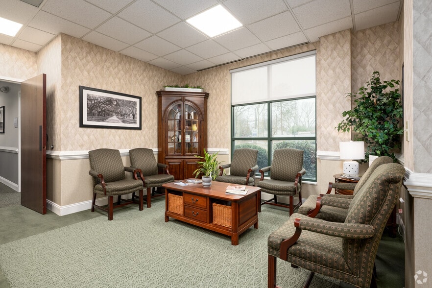 More Photos Of 204 Muirs Chapel Rd, Greensboro Office For Lease