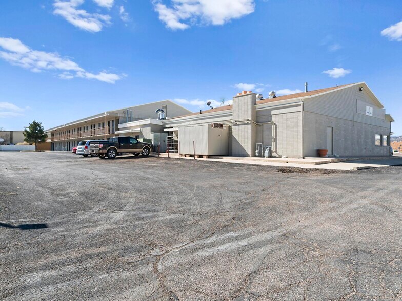 More Photos Of 1225 S State St, Salina Hotel For Sale