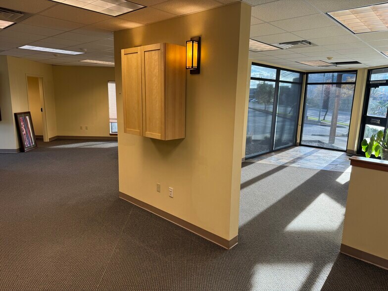 More Photos Of 130 S 15th St, Mount Vernon Medical For Lease