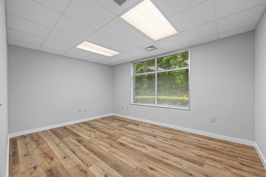 More Photos Of 440 Hillcrest Dr, Commerce Medical For Lease