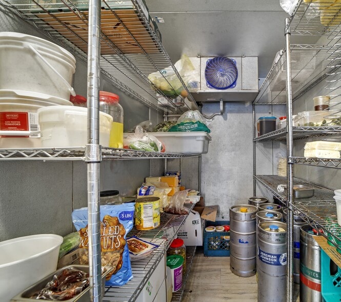 More Photos Of 418 W Spruce St, Mackay Hotel For Sale