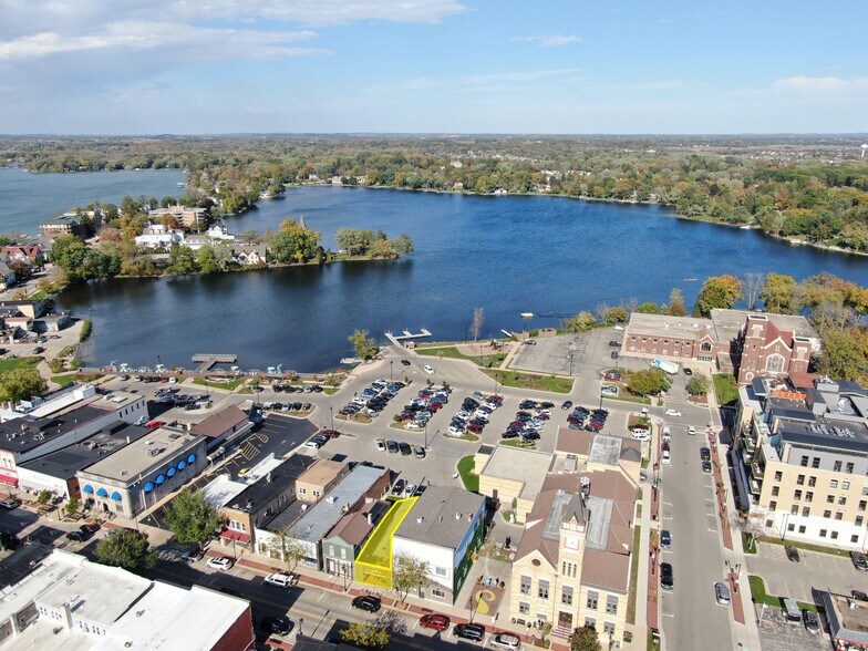 Primary Photo Of 162 E Wisconsin Ave, Oconomowoc General Retail For Sale