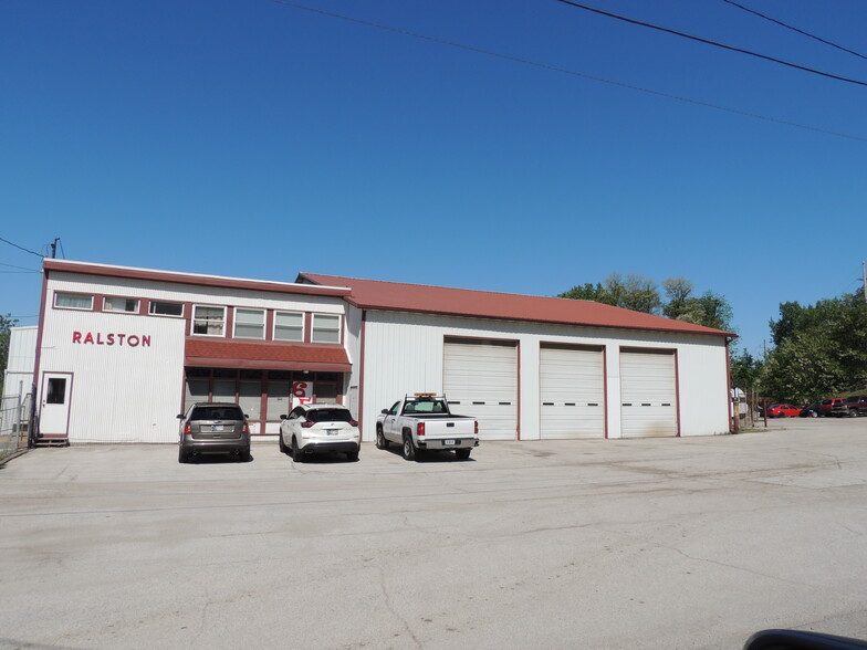 Primary Photo Of 651 Axe Ave, Valparaiso Auto Repair For Sale