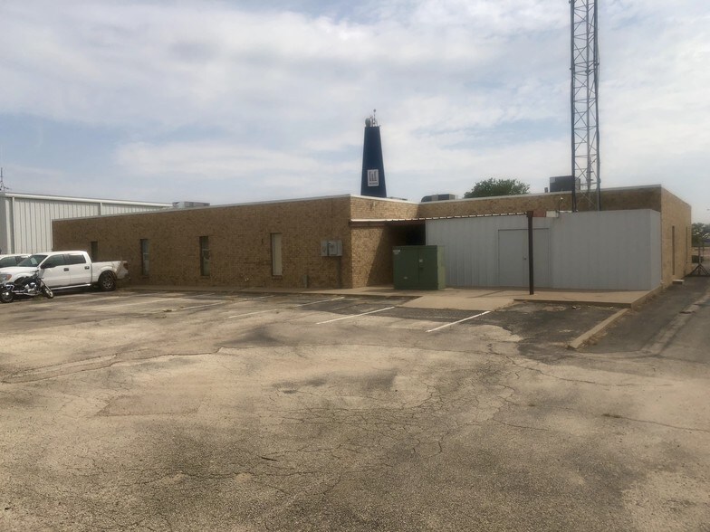 More Photos Of 3200-3202 Fortress Dr, Midland Freestanding For Sale