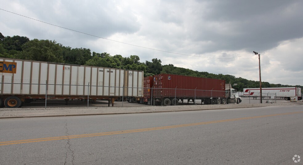 More Photos Of 2101 Guinotte Ave, Kansas City Contractor Storage Yard For Lease